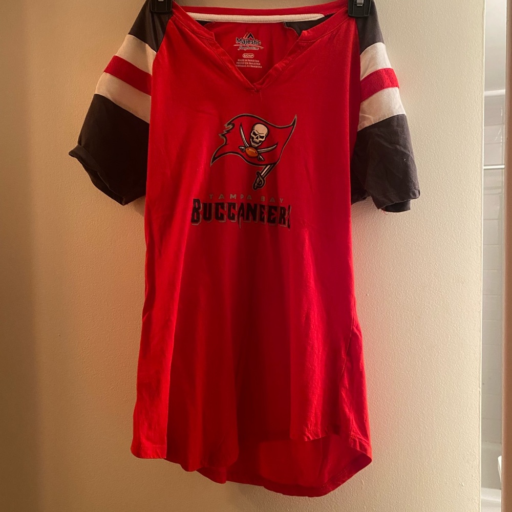Tampa Bay Buccaneers Red and Black T-Shirt Small